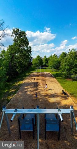 43941 RIVERPOINT DR, Leesburg, VA 20176