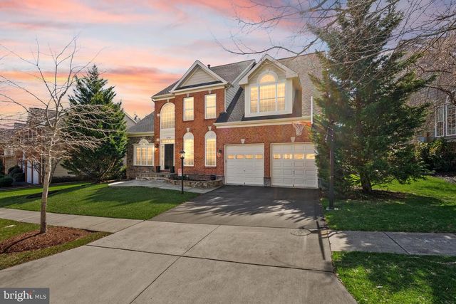 43941 RIVERPOINT DR, Leesburg, VA 20176