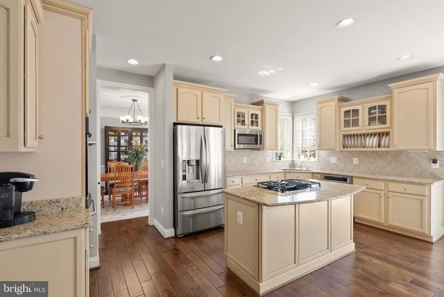 43941 RIVERPOINT DR, Leesburg, VA 20176