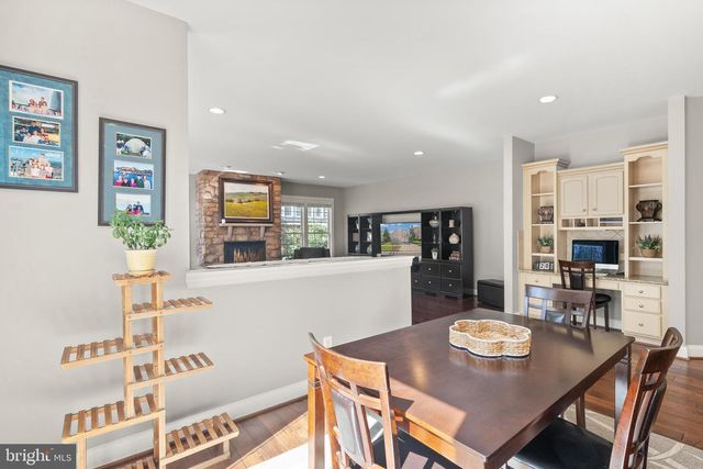 43941 RIVERPOINT DR, Leesburg, VA 20176