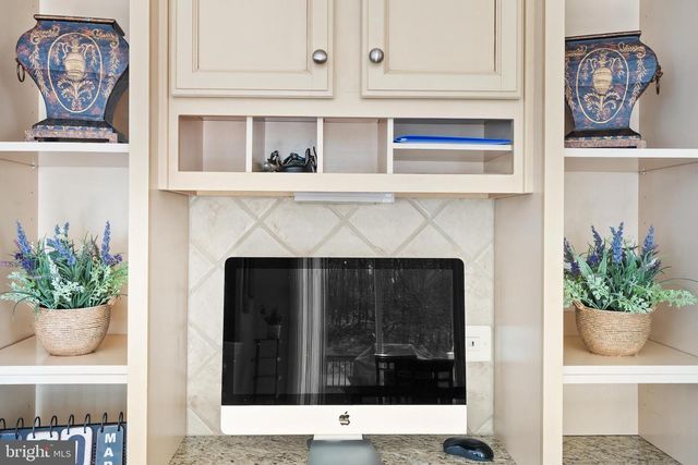 43941 RIVERPOINT DR, Leesburg, VA 20176