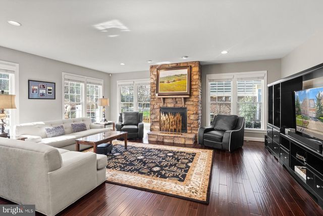 43941 RIVERPOINT DR, Leesburg, VA 20176