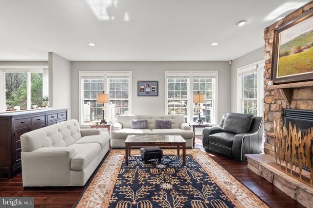 43941 RIVERPOINT DR, Leesburg, VA 20176