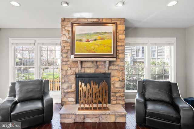 43941 RIVERPOINT DR, Leesburg, VA 20176