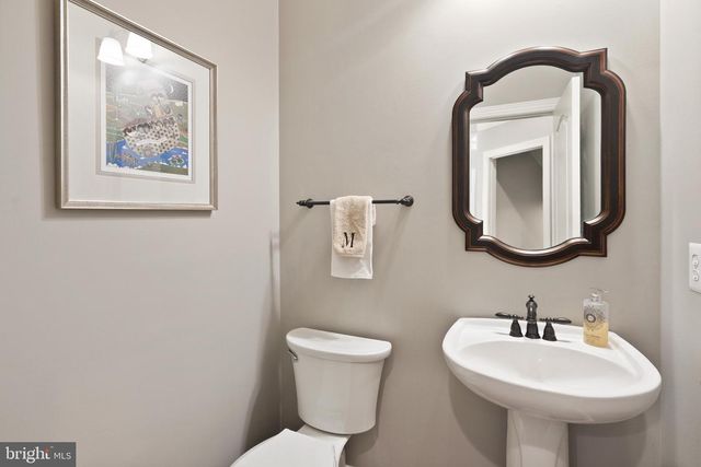 43941 RIVERPOINT DR, Leesburg, VA 20176