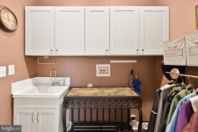 43941 RIVERPOINT DR, Leesburg, VA 20176