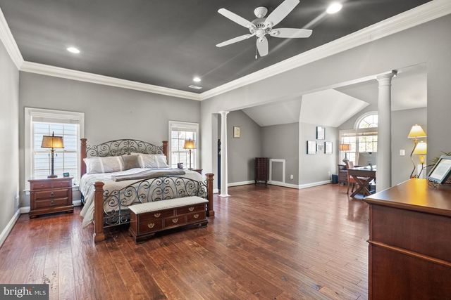 43941 RIVERPOINT DR, Leesburg, VA 20176