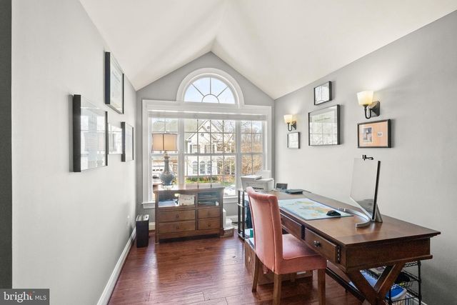 43941 RIVERPOINT DR, Leesburg, VA 20176