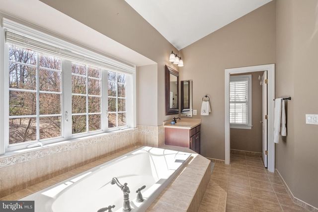 43941 RIVERPOINT DR, Leesburg, VA 20176