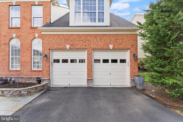 43941 RIVERPOINT DR, Leesburg, VA 20176