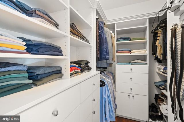 43941 RIVERPOINT DR, Leesburg, VA 20176