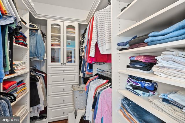 43941 RIVERPOINT DR, Leesburg, VA 20176