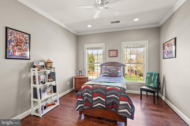 43941 RIVERPOINT DR, Leesburg, VA 20176