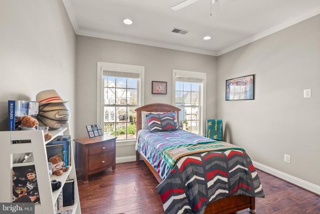 43941 RIVERPOINT DR, Leesburg, VA 20176