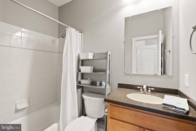 43941 RIVERPOINT DR, Leesburg, VA 20176