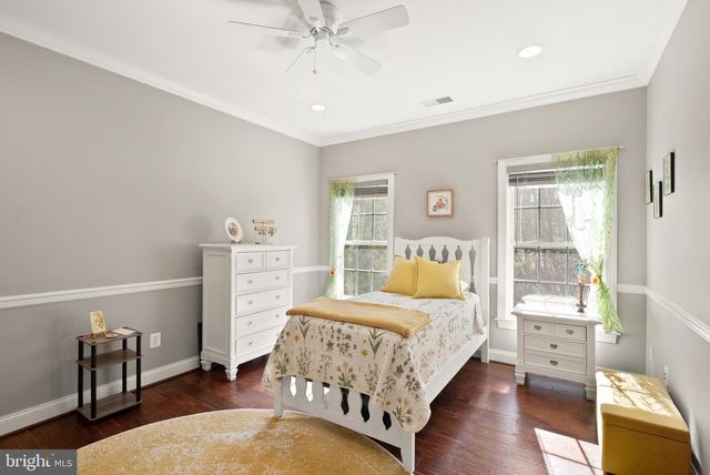 43941 RIVERPOINT DR, Leesburg, VA 20176