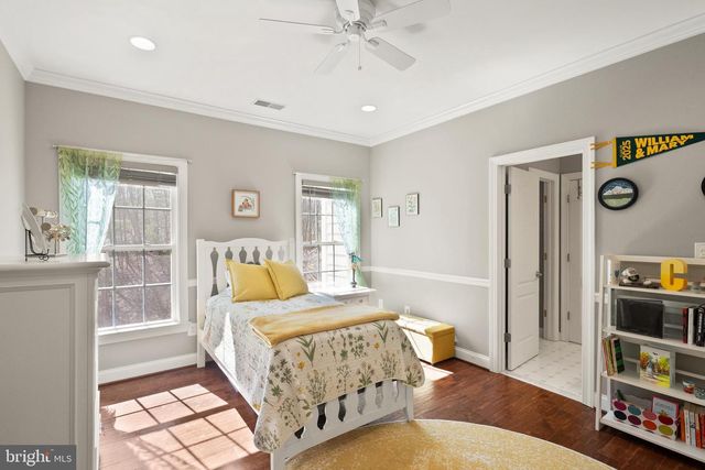 43941 RIVERPOINT DR, Leesburg, VA 20176