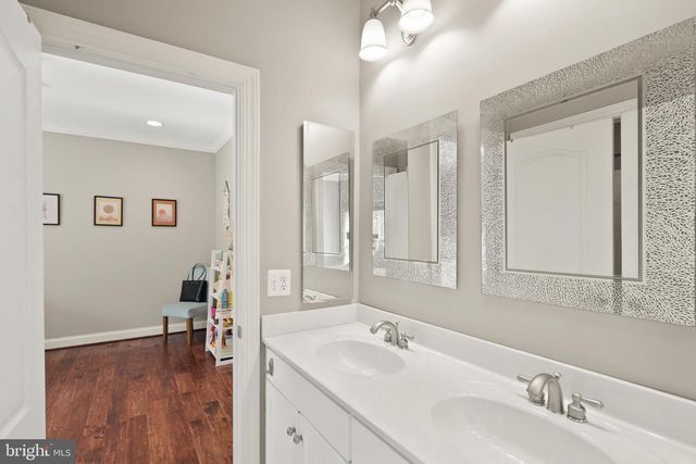 43941 RIVERPOINT DR, Leesburg, VA 20176