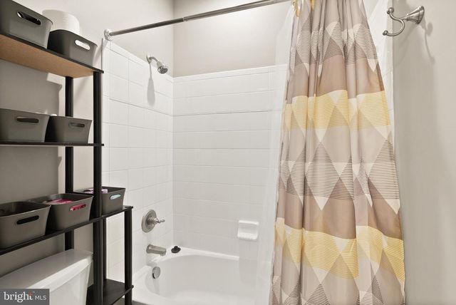 43941 RIVERPOINT DR, Leesburg, VA 20176