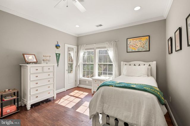 43941 RIVERPOINT DR, Leesburg, VA 20176