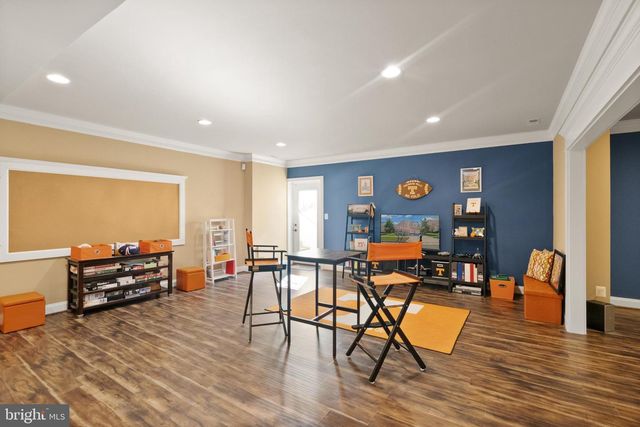 43941 RIVERPOINT DR, Leesburg, VA 20176