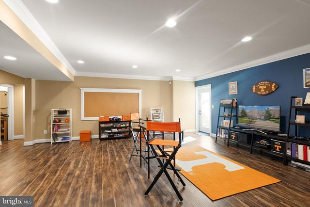 43941 RIVERPOINT DR, Leesburg, VA 20176