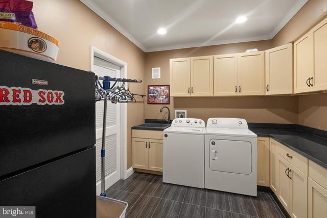 43941 RIVERPOINT DR, Leesburg, VA 20176