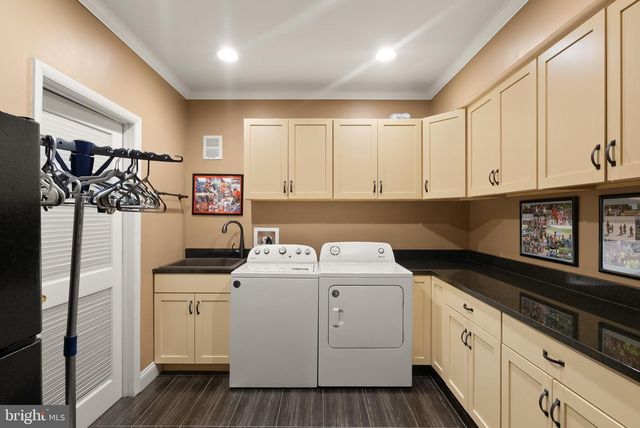 43941 RIVERPOINT DR, Leesburg, VA 20176