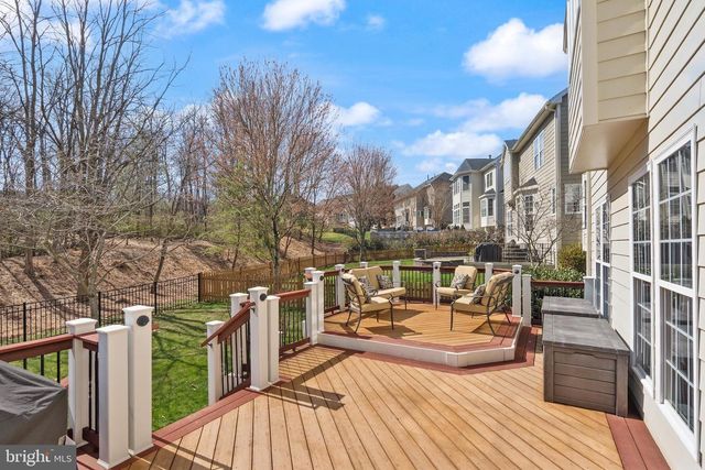 43941 RIVERPOINT DR, Leesburg, VA 20176