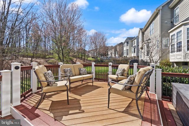 43941 RIVERPOINT DR, Leesburg, VA 20176