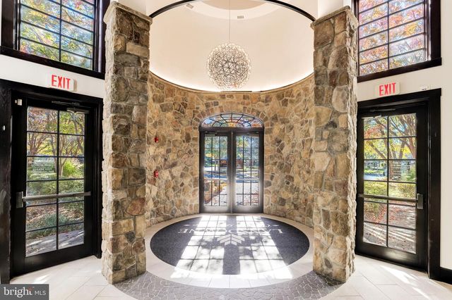 43941 RIVERPOINT DR, Leesburg, VA 20176