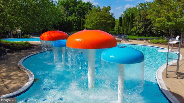 43941 RIVERPOINT DR, Leesburg, VA 20176