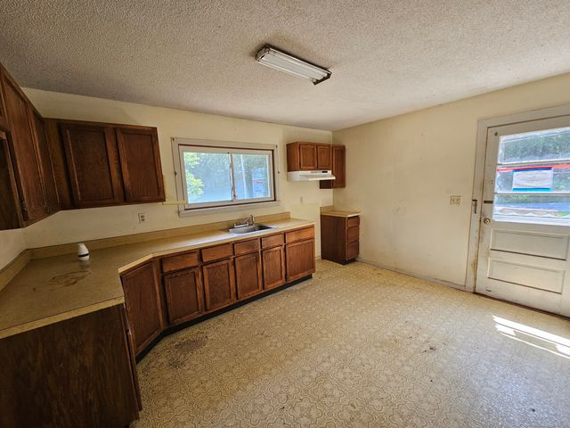781 Norwich Avenue, Colchester, CT 06415