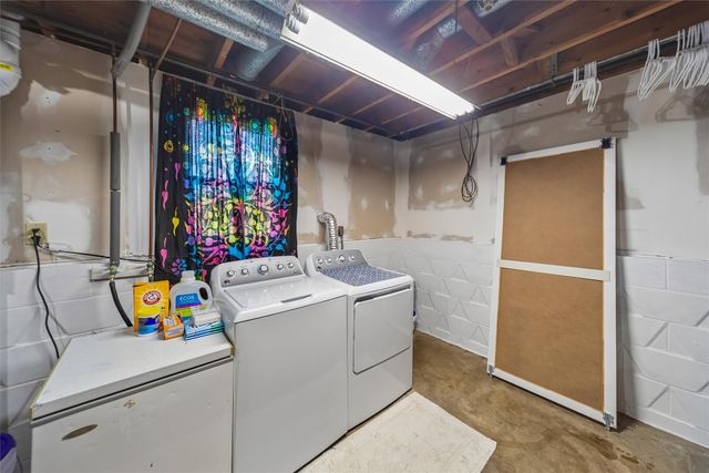 1408 N 9th Ave Place E, Newton, IA 50208