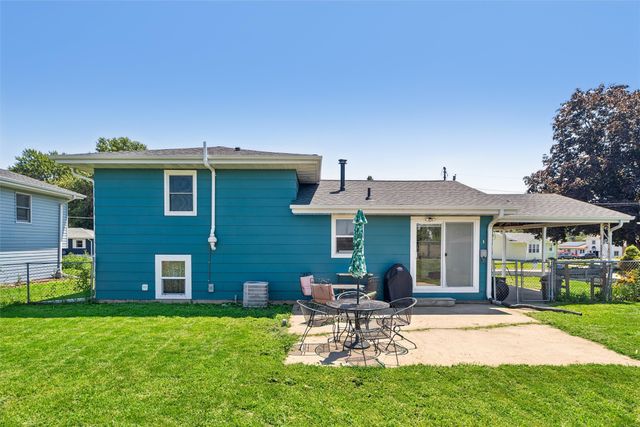 1408 N 9th Ave Place E, Newton, IA 50208