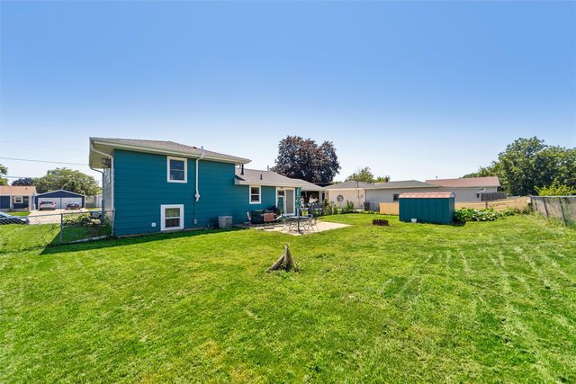 1408 N 9th Ave Place E, Newton, IA 50208