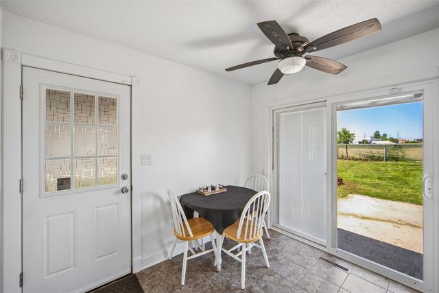1408 N 9th Ave Place E, Newton, IA 50208