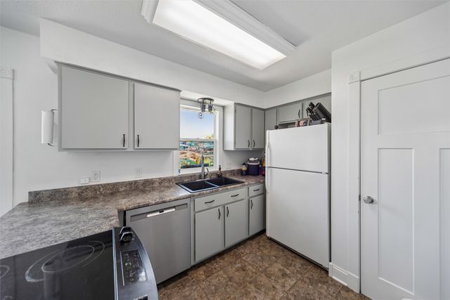 1408 N 9th Ave Place E, Newton, IA 50208