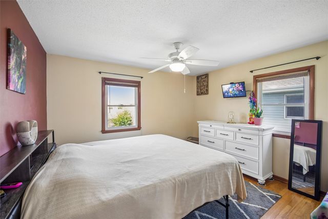 1408 N 9th Ave Place E, Newton, IA 50208
