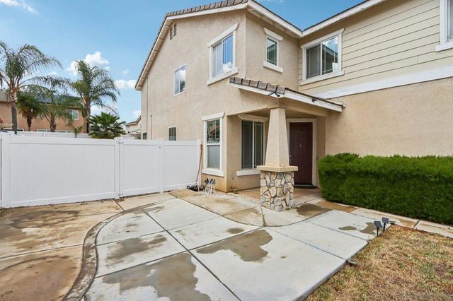 33677 Nandina Ln, Murrieta, CA 92563