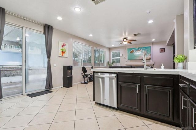 33677 Nandina Ln, Murrieta, CA 92563