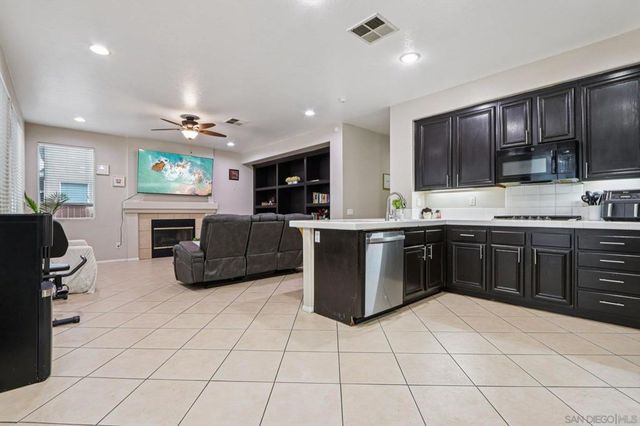 33677 Nandina Ln, Murrieta, CA 92563