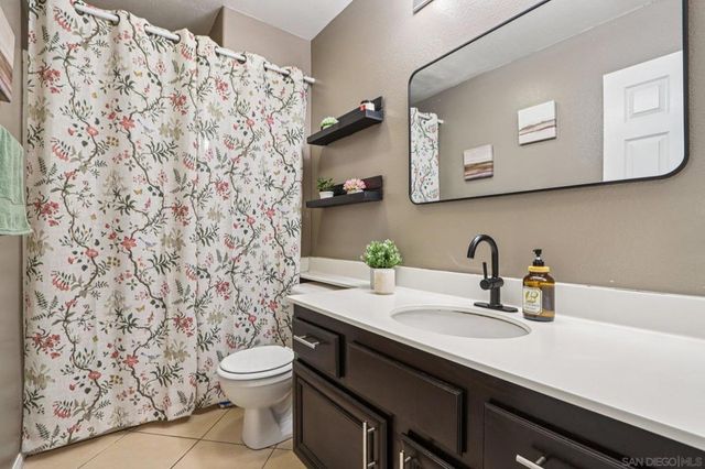 33677 Nandina Ln, Murrieta, CA 92563