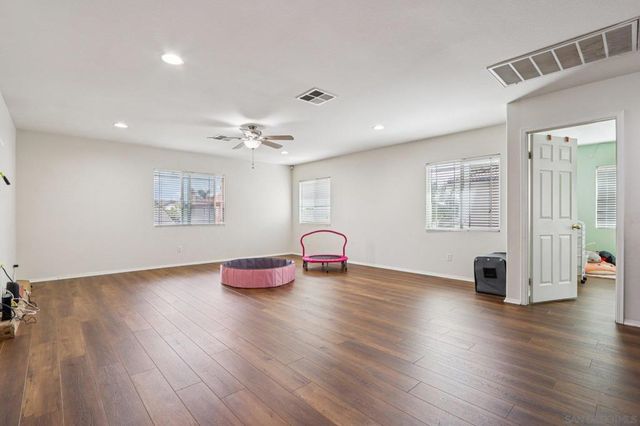 33677 Nandina Ln, Murrieta, CA 92563