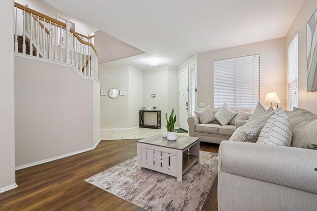 33677 Nandina Ln, Murrieta, CA 92563