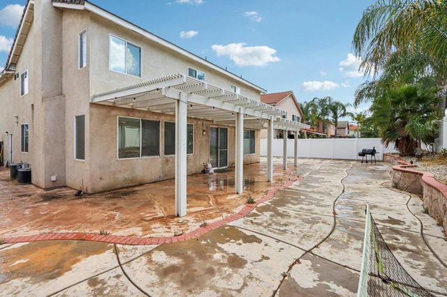 33677 Nandina Ln, Murrieta, CA 92563