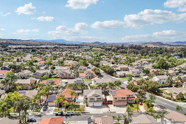 33677 Nandina Ln, Murrieta, CA 92563