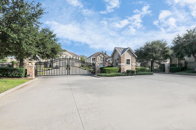 16020 Sweetwater Fields Lane, Tomball, TX 77377