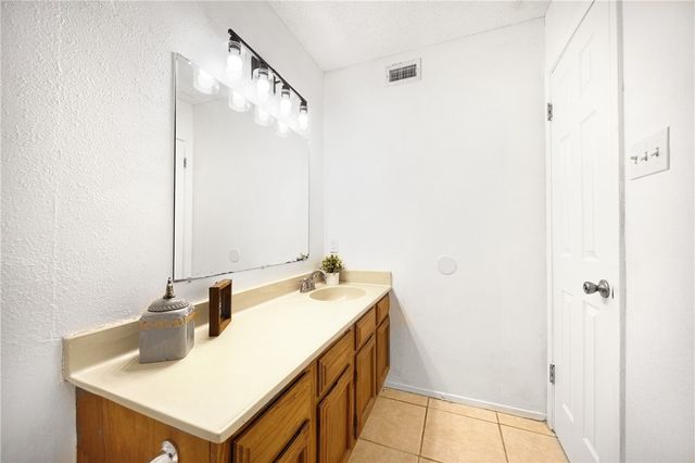 7202 Mansions Dr E1, Corpus Christi, TX 78414