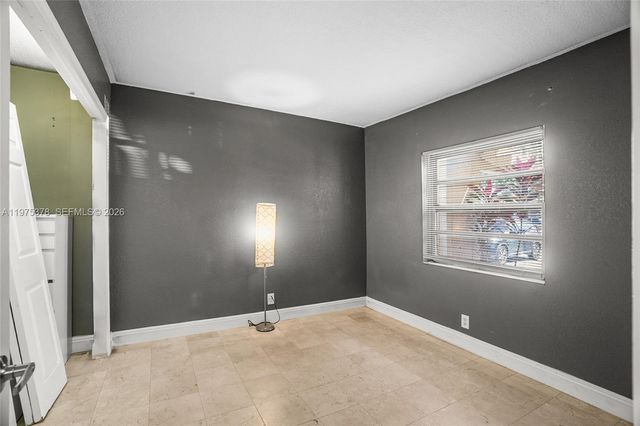 879 Twin Lakes Dr 1-B, Coral Springs, FL 33071